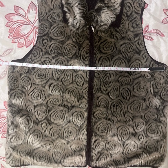 Women’s Faux Fur Vest with Detachable Collar - Size 2X - Picture 11 of 11